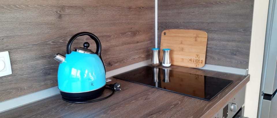 Coffee/tea facilities, Kitchen or kitchenette