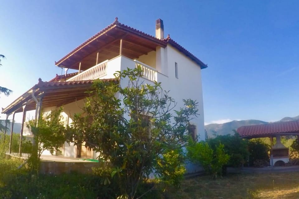 Property building, Spring, Day, Natural landscape, BBQ facilities, Garden, Garden view, Mountain view