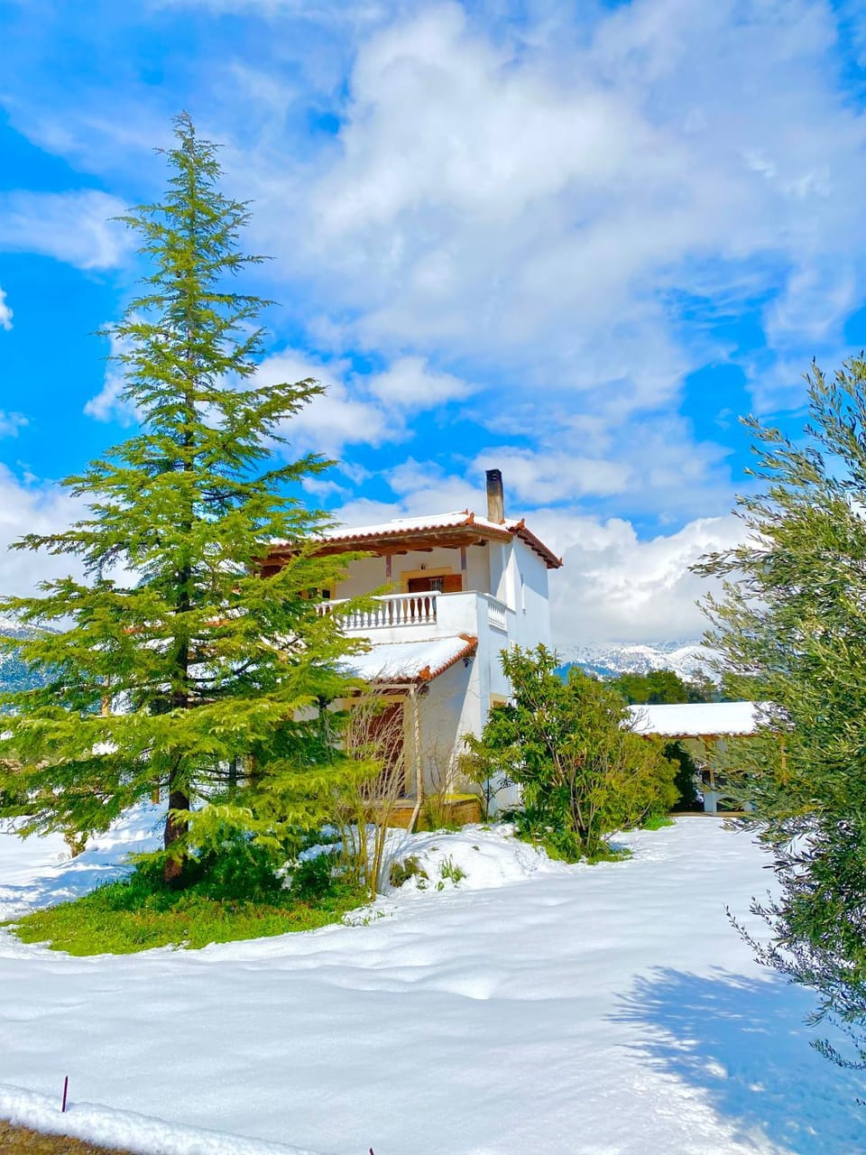 Property building, Day, Natural landscape, Winter, Mountain view