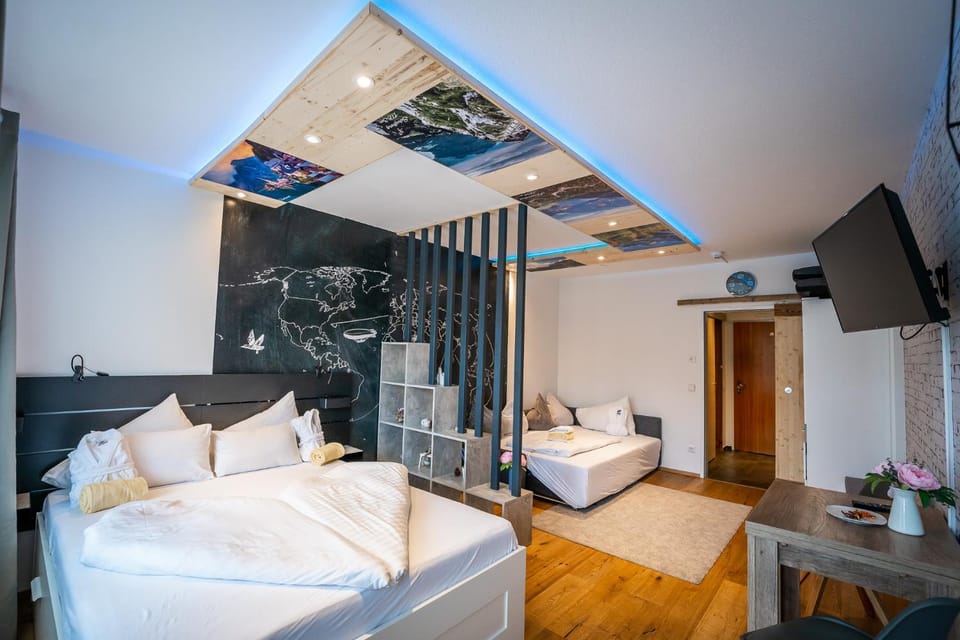 Escape 18 - Pool & Sauna - 10 min to Hallstatt Apartment in Salzburgerland