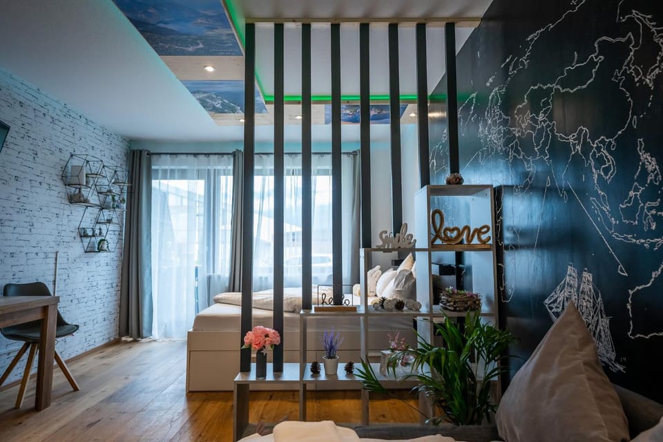 Escape 18 - Pool & Sauna - 10 min to Hallstatt Apartment in Salzburgerland