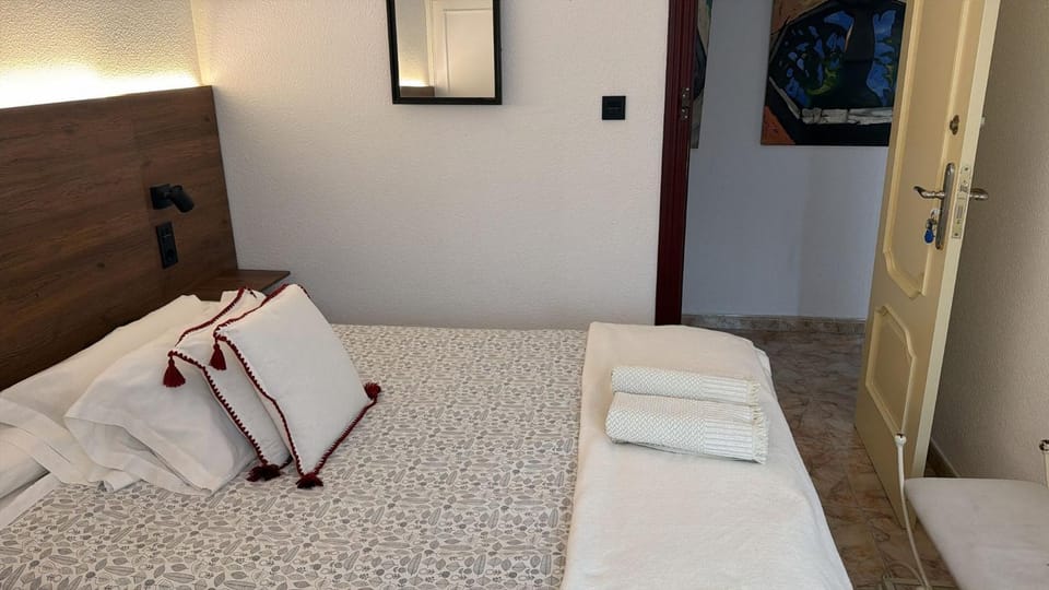 RECOGIDAS CENTRO LINDA HABITACION CON balcón Bed and Breakfast in Granada