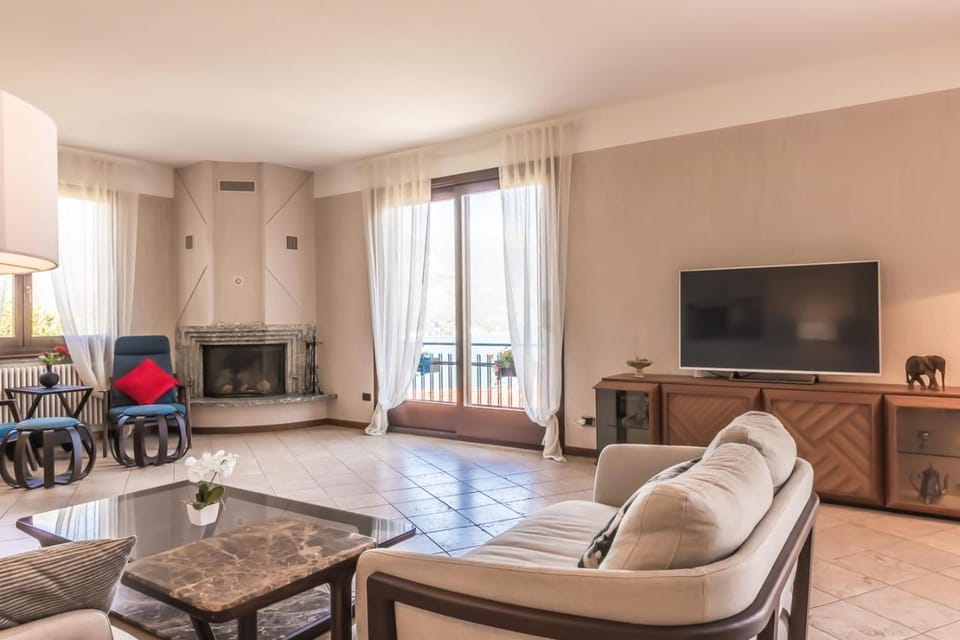 Communal lounge/ TV room, TV and multimedia, Living room, Seating area, Evening entertainment