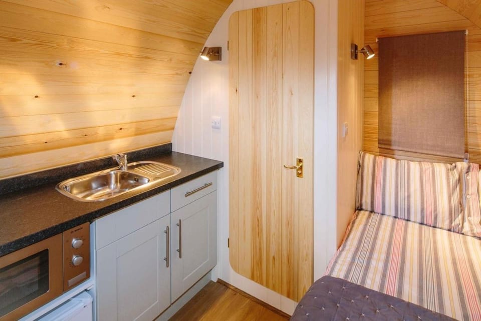 Mallow Glamping Pod Apartment in Cotswold District