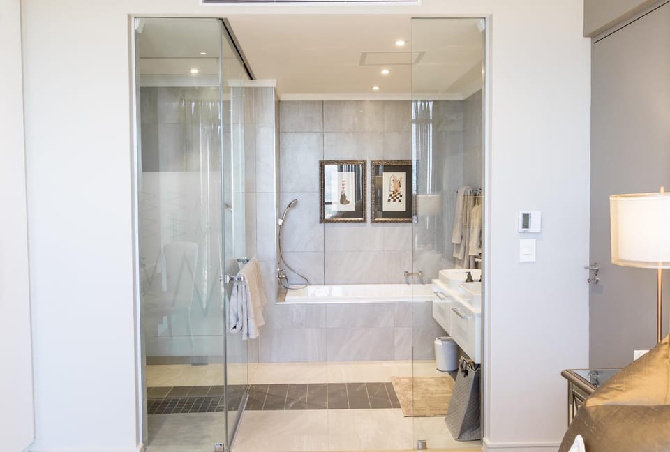 Sandton Penthouse, 4 Bedroom Apartment in Sandton