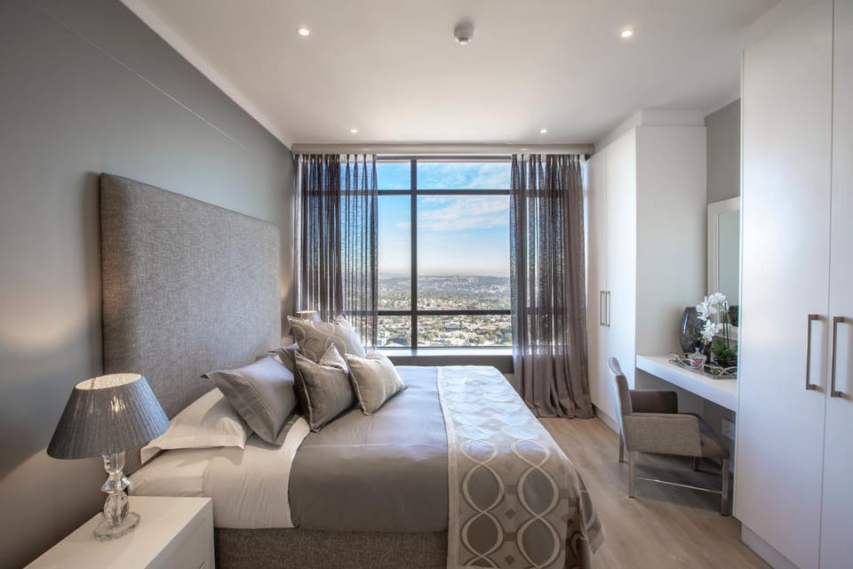 Sandton Penthouse, 4 Bedroom Apartment in Sandton