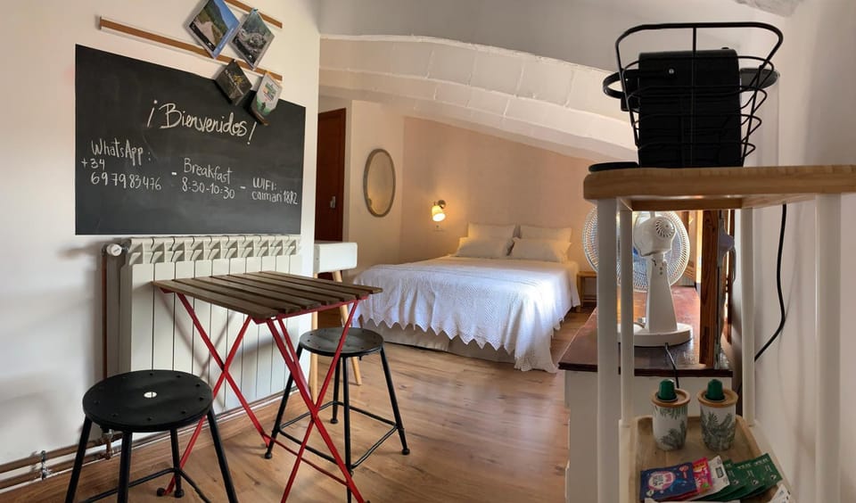 Casa Caimari Guest House, for mountain lovers! Bed and Breakfast in Raiguer
