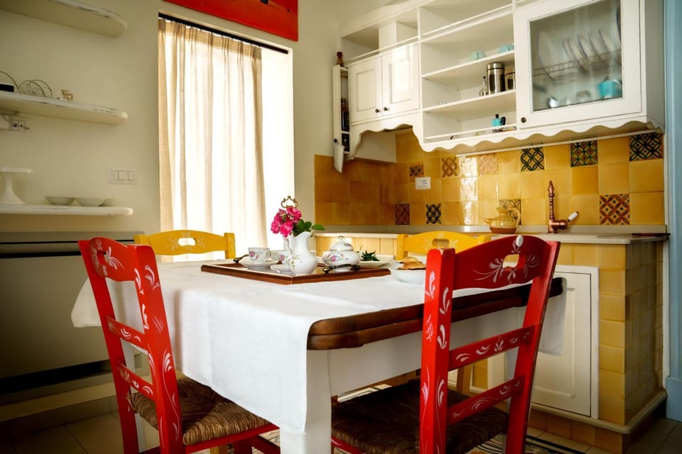 Kitchen or kitchenette, Living room, Seating area