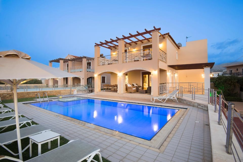 Facade/entrance, Swimming pool