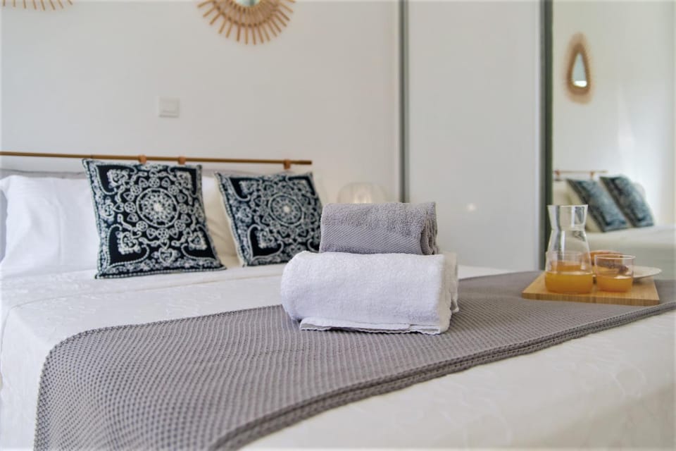 Bed, Decorative detail, Bedroom, Sea view, children, Family, Quiet street view