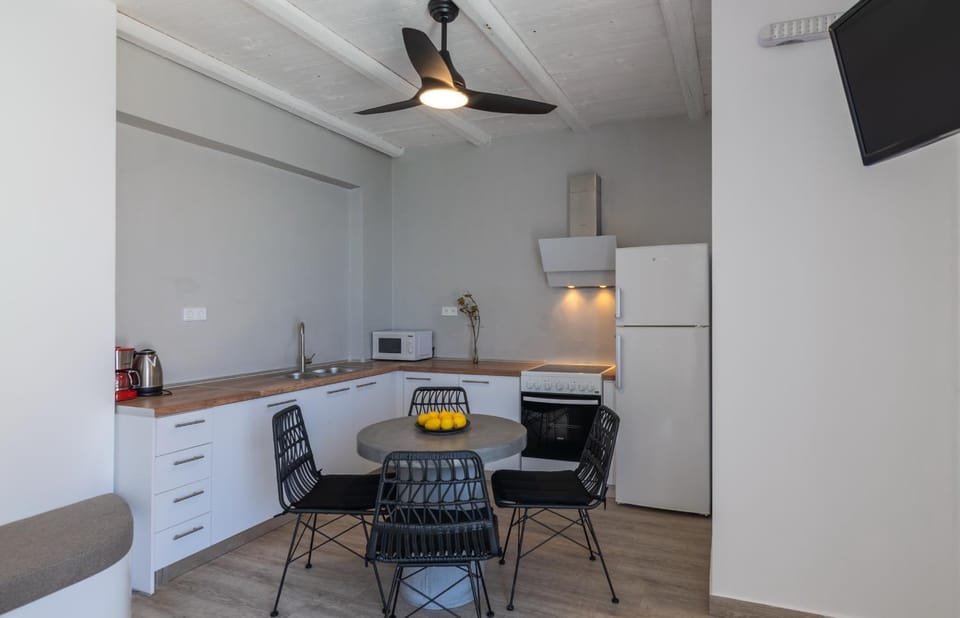TV and multimedia, Kitchen or kitchenette, Dining area, oven