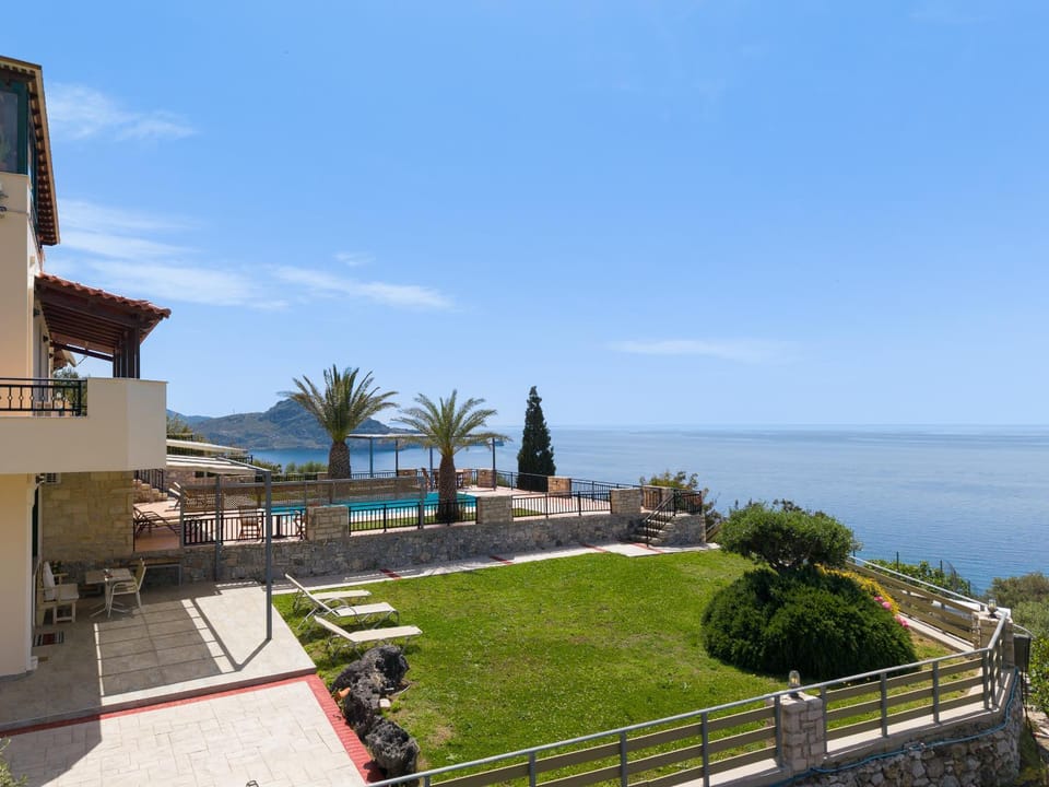 Property building, Day, Natural landscape, Balcony/Terrace, Pool view, Sea view