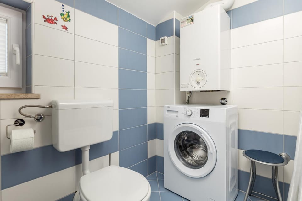 Bathroom, washing machine