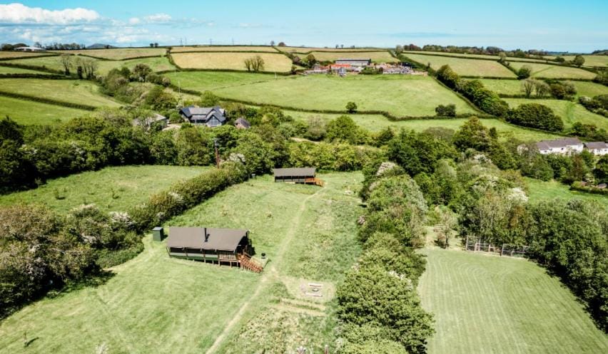 Brackenhill Glamping - Safari Tent with Hot Tub Luxury tent in England