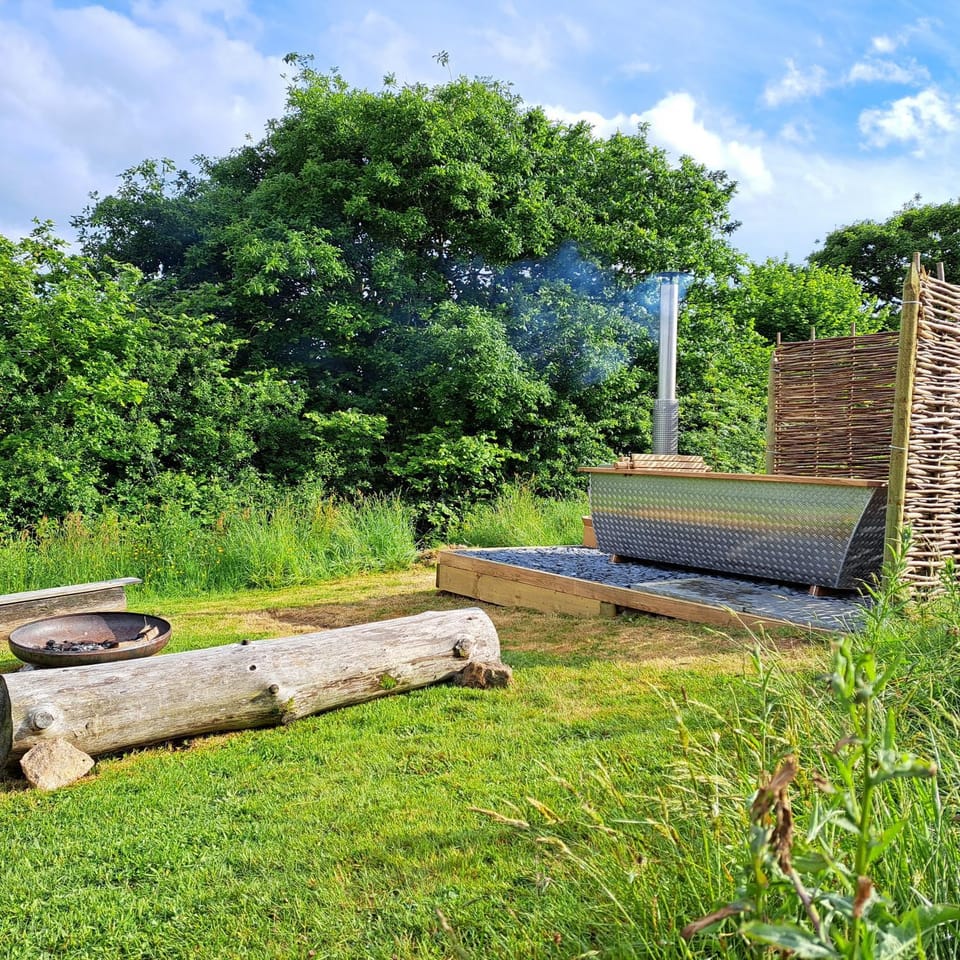 Brackenhill Glamping - Safari Tent with Hot Tub Luxury tent in England