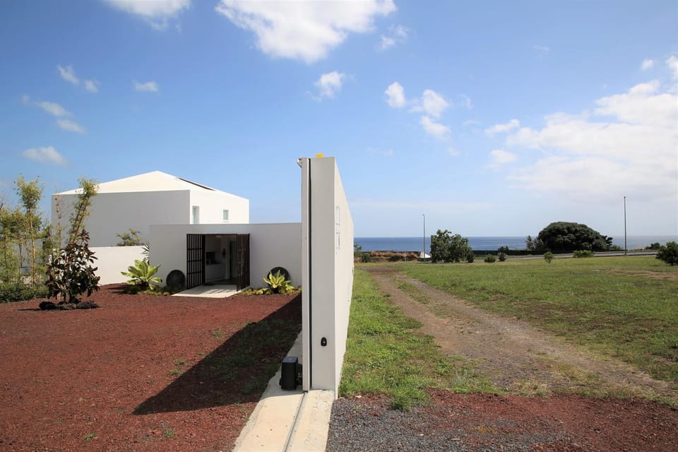 Facade/entrance, Sea view
