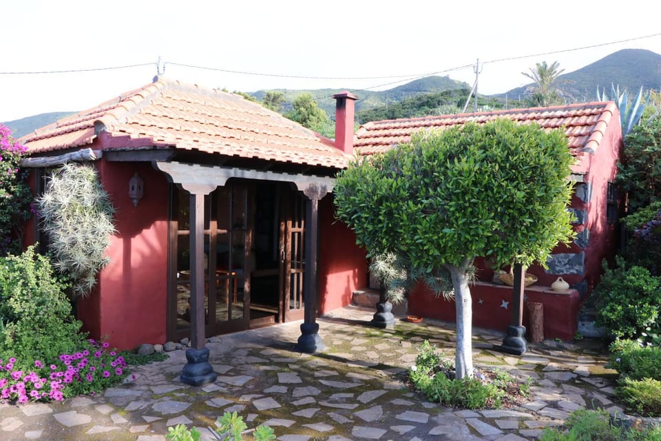 Property building, Patio, Facade/entrance