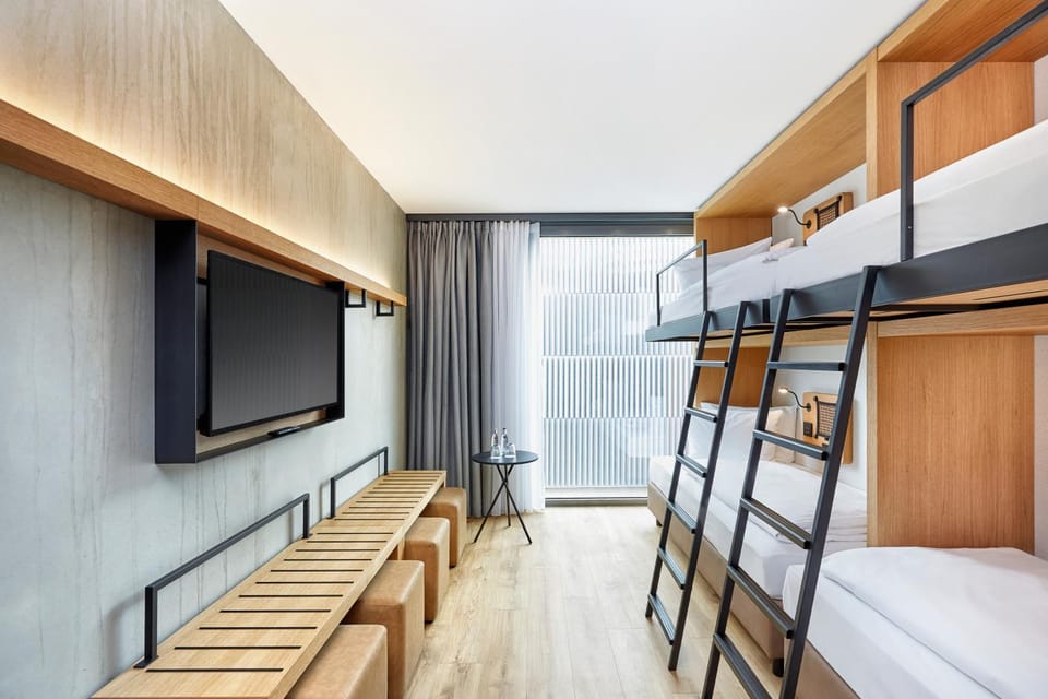 TV and multimedia, Seating area, bunk bed