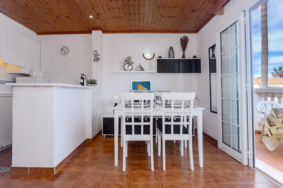 Property building, Kitchen or kitchenette, Living room