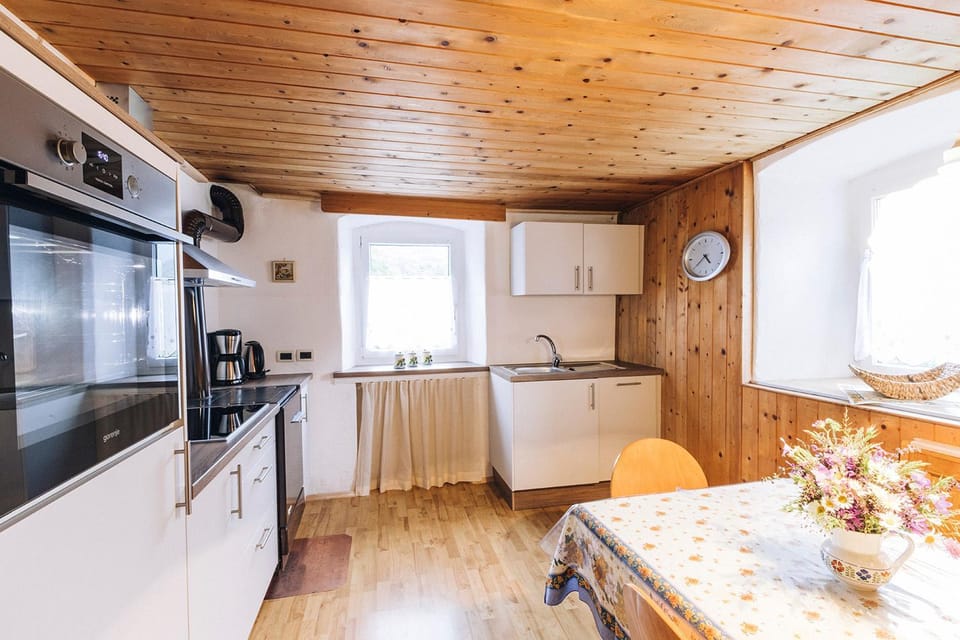 Kitchen or kitchenette, Dining area, dishwasher, stove