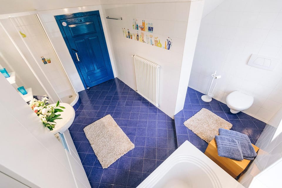 Bathroom, towels