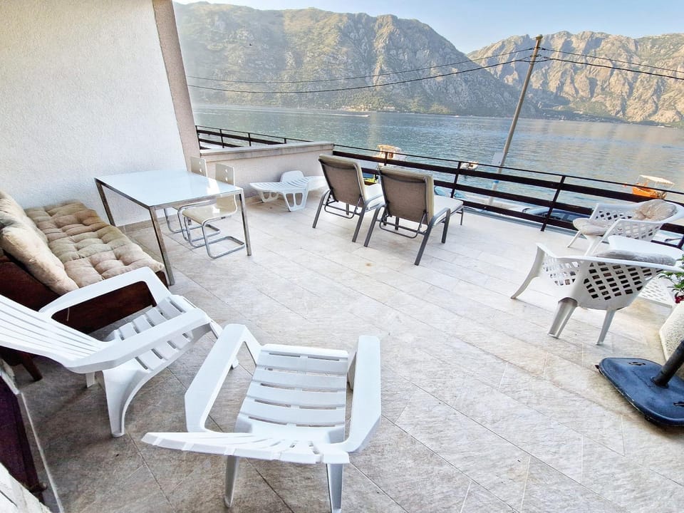 View (from property/room), Balcony/Terrace, Seating area, Sea view