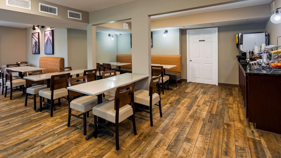 Restaurant/places to eat, Dining area, On site, Food, Breakfast