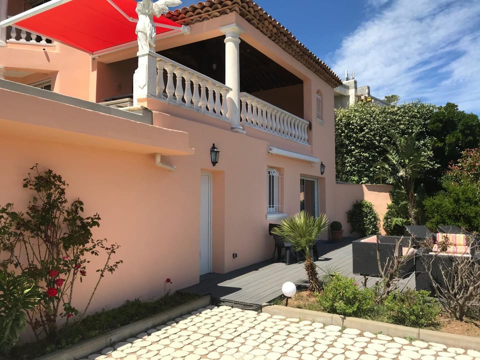 Goonie Lodge Bed and Breakfast in Roquebrune-sur-Argens