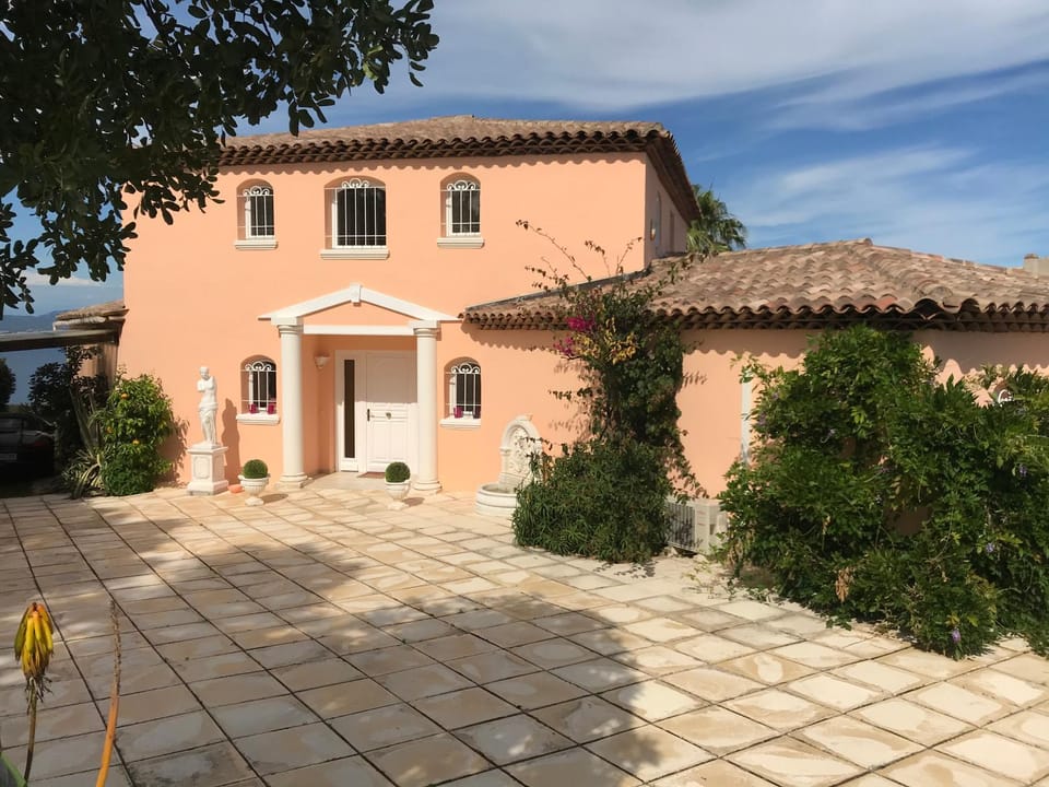 Goonie Lodge Bed and Breakfast in Roquebrune-sur-Argens