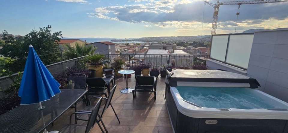 Pool, Sauna, Jacuzzi with Sea view - Apartment Josipa Apartment in Podstrana