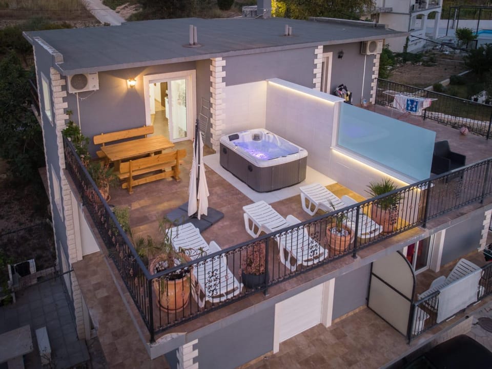Hot Tub, Balcony/Terrace, Pool view