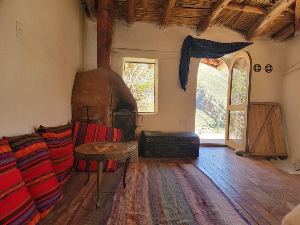Wolf Totem Lux Backpacker Villa Hostel in Pisac