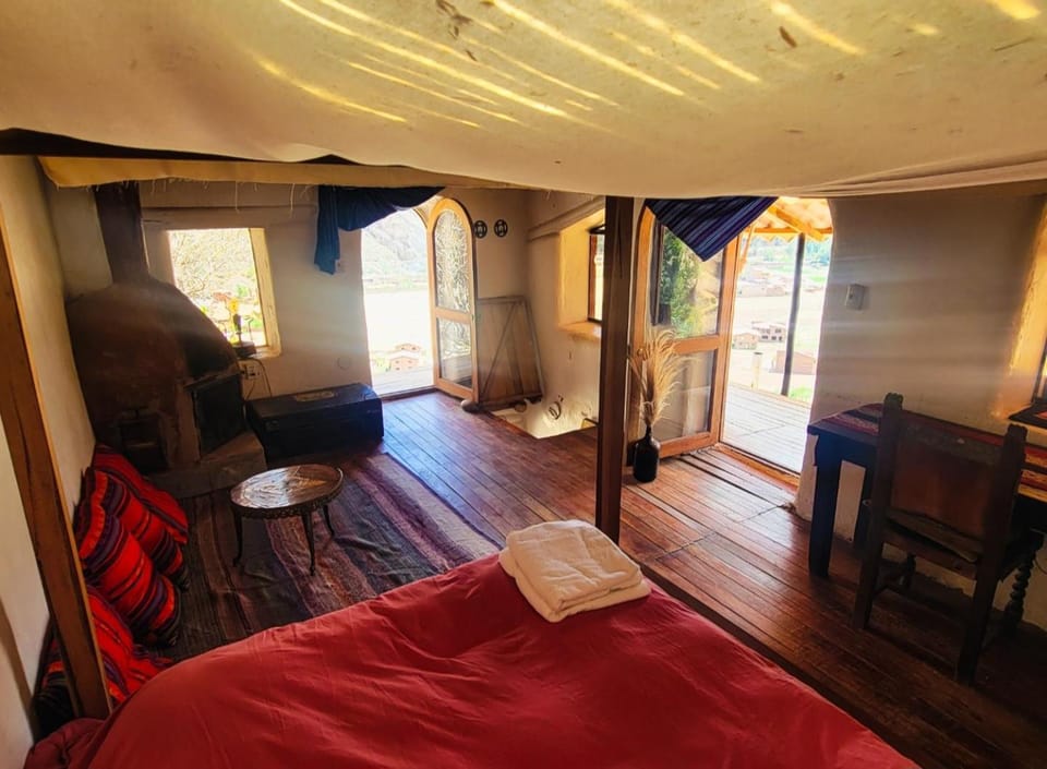 Wolf Totem Lux Backpacker Villa Hostel in Pisac
