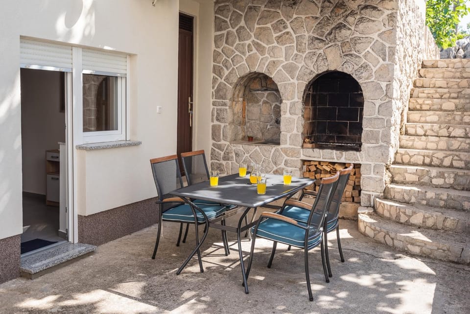 Apartments Omorfia Apartment in Primorje-Gorski Kotar County