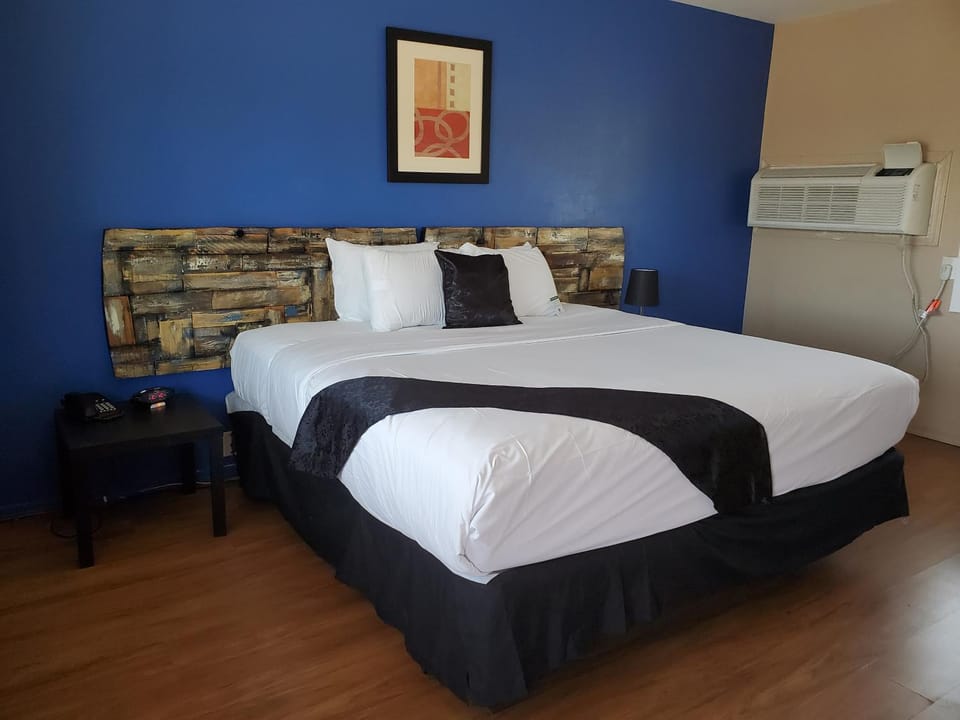 PineCrest Inn & Suites Hotel in Flagstaff
