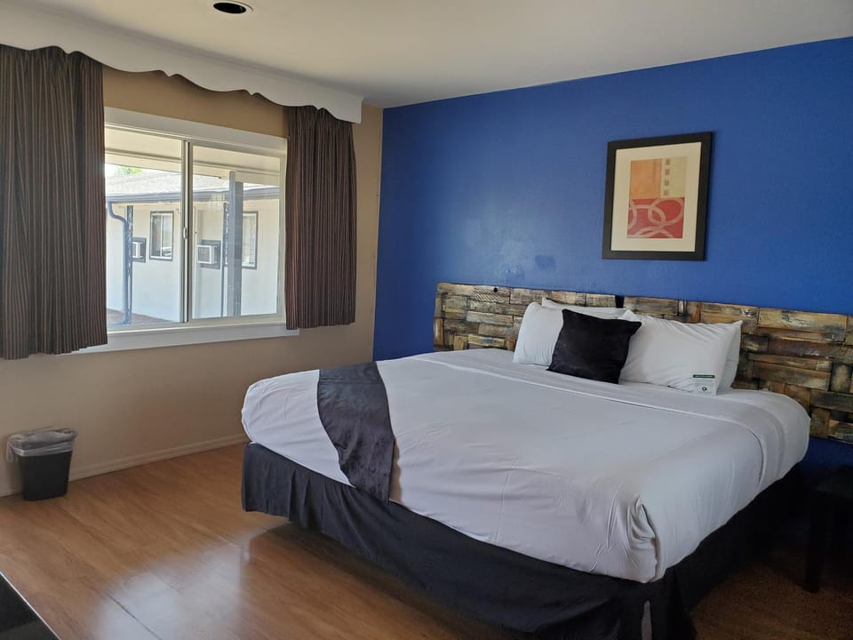 PineCrest Inn & Suites Hotel in Flagstaff