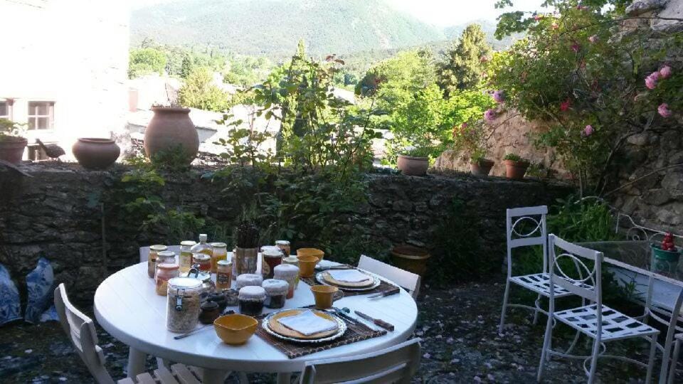 Chambre d'Hôte Le Théron Bed and Breakfast in Dieulefit