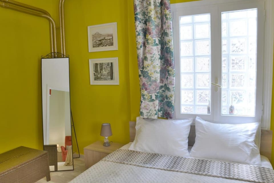 Photo of the whole room, Decorative detail