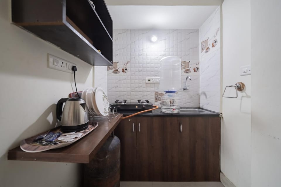 Kitchen or kitchenette, kitchen