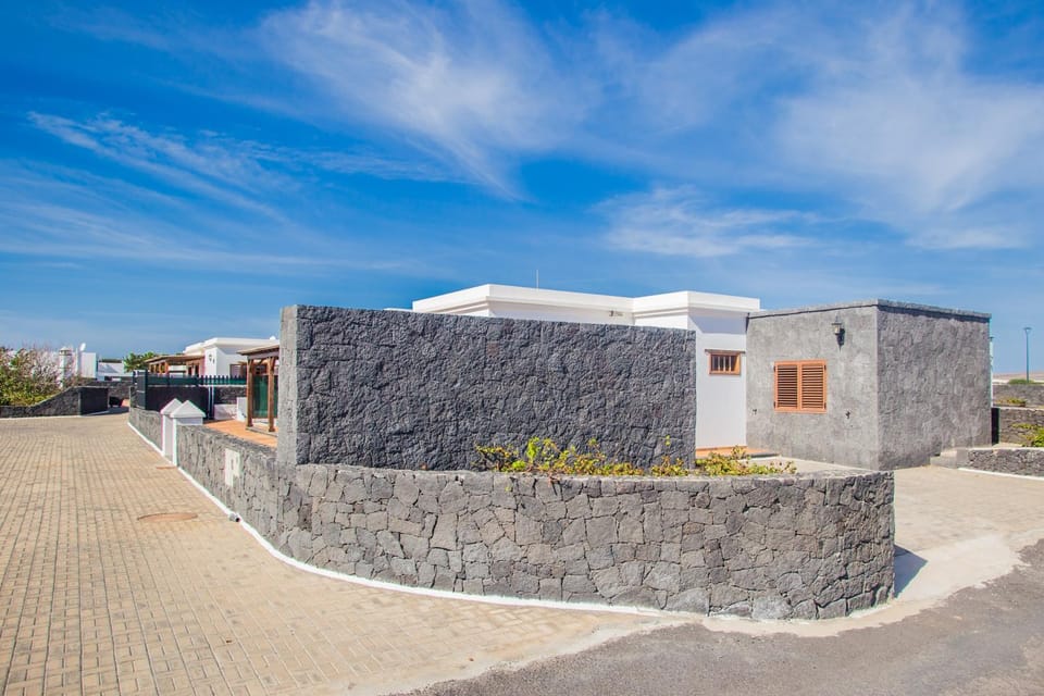 A2 Casas Y Villas juani y juan lanzarote (tomaren) Free WiFi House in Isla de Lanzarote