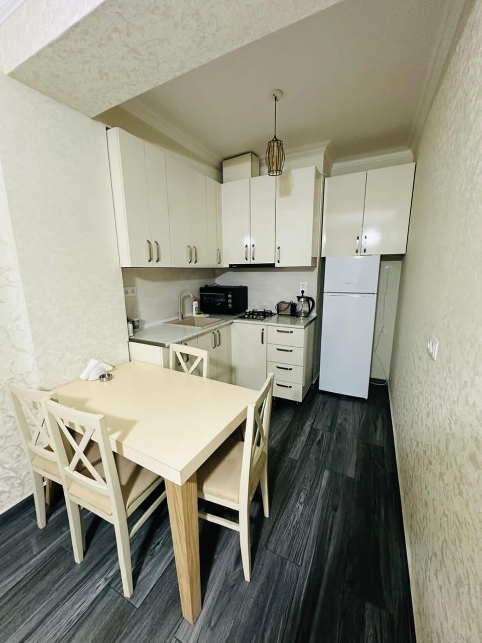 Kitchen or kitchenette, Dining area, stove