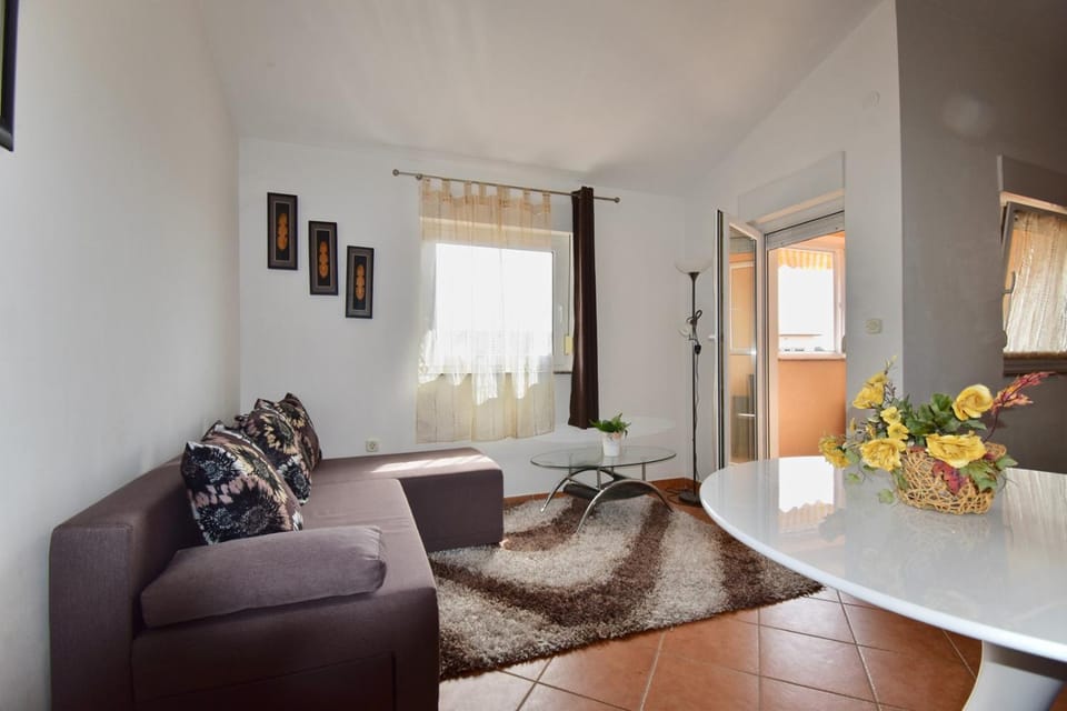 Living room, Seating area, air conditioner