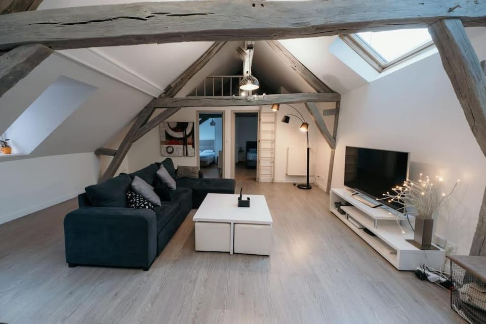 Communal lounge/ TV room, TV and multimedia, Living room, Seating area