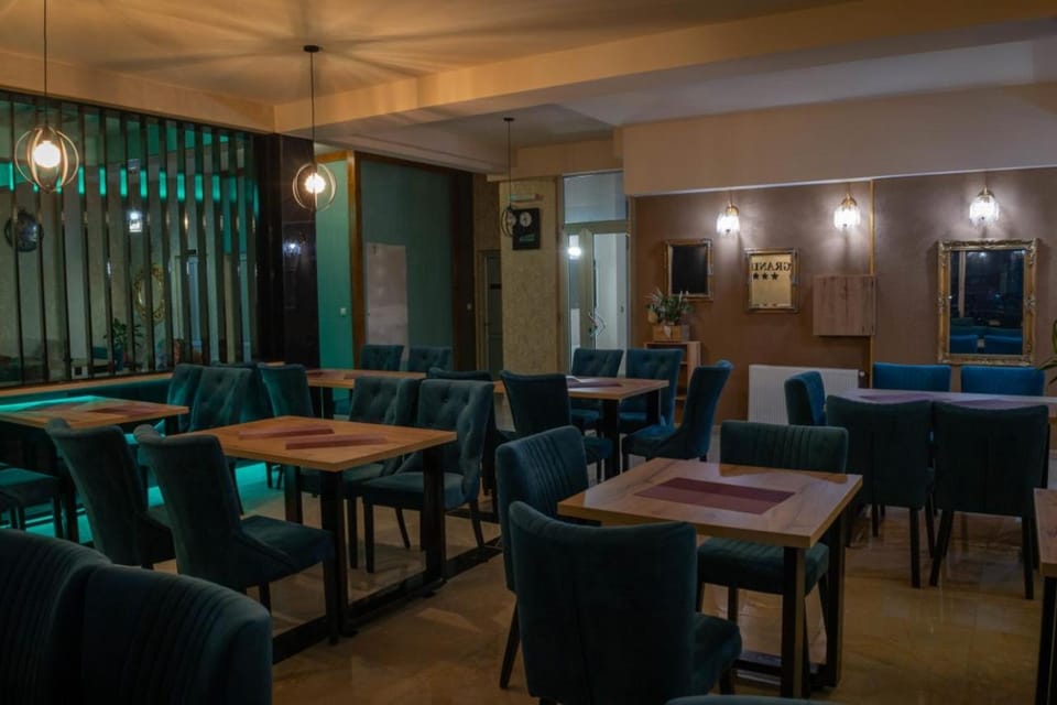 Restaurant/places to eat, Seating area