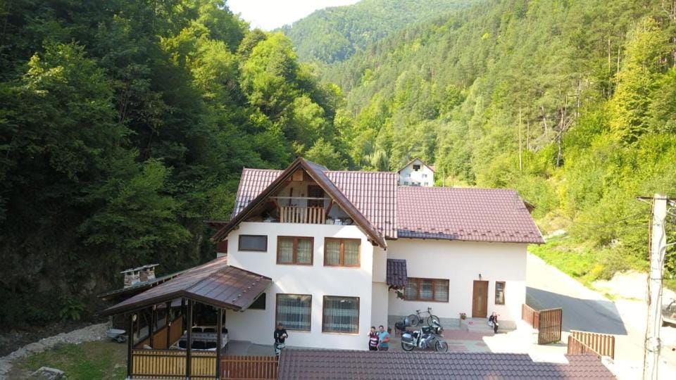 Pensiunea La Cernat Bed and Breakfast in Romania