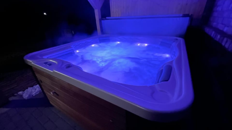 Hot Tub, Hot Tub