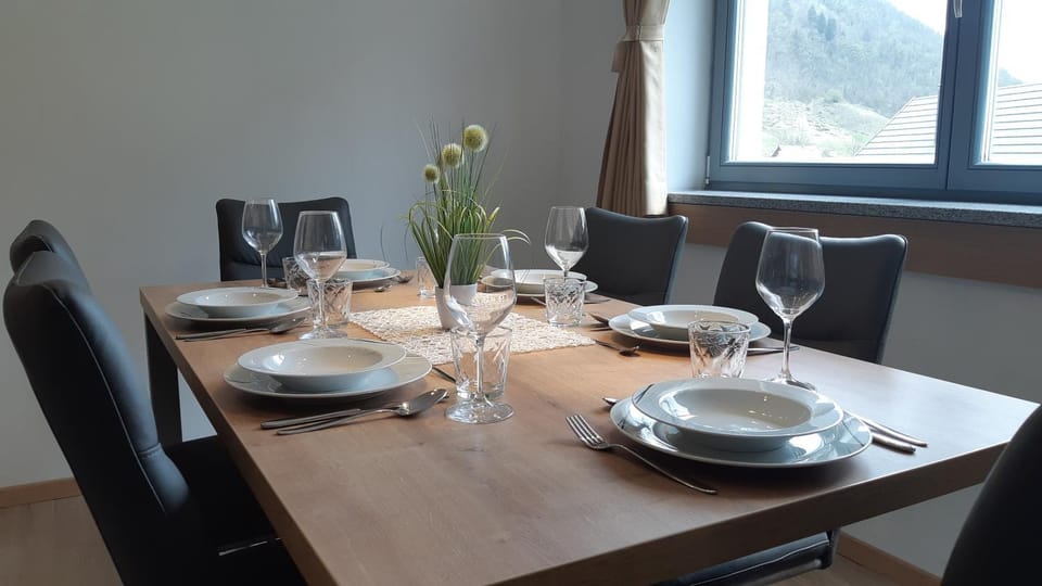 Seating area, Dining area