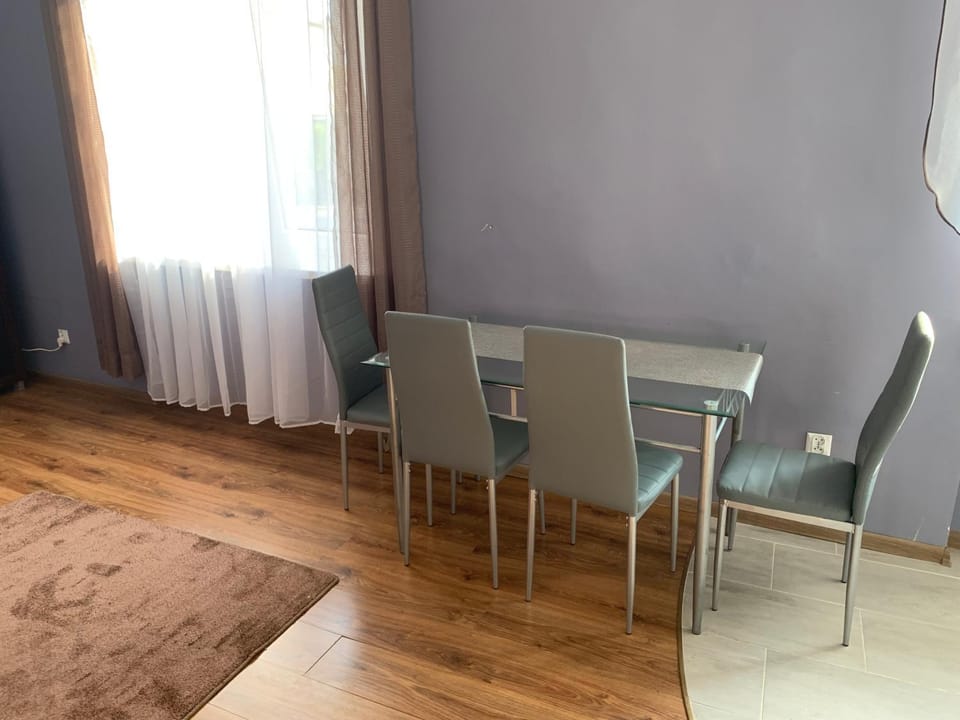 Communal lounge/ TV room, TV and multimedia, Living room, Dining area