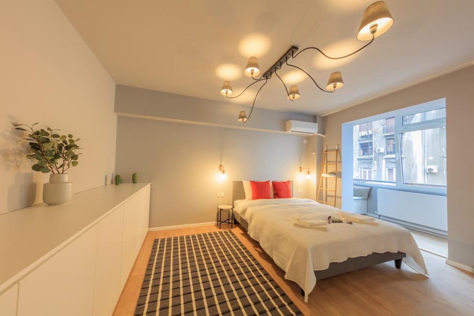 Chic Studio - Ferrari - Old Town Apartment in Bucharest