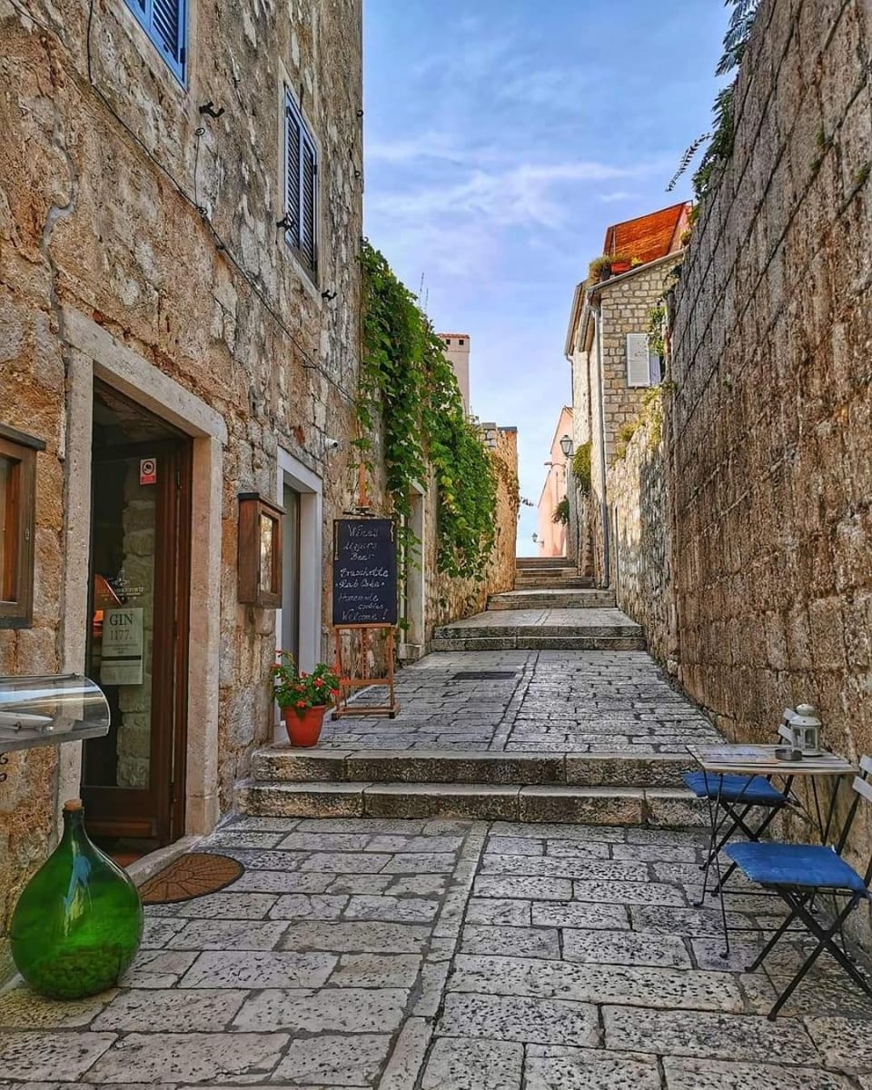 Day, Street view
